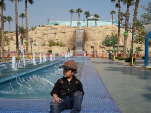 depan air terjun (syalalah) dream park, cairo. okt 2012